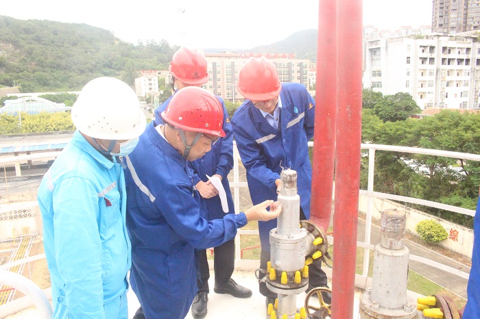 F:\yf\官網(wǎng)oa推文及圖片年‚209\省、市、區(qū)各級市場監(jiān)督管理局蒞臨曠遠能源股份有限公司督導(dǎo)調(diào)研燃氣特種設(shè)備安全工作(1)\省、市、區(qū)各級市場監(jiān)督管理局檢查圖片.jpg